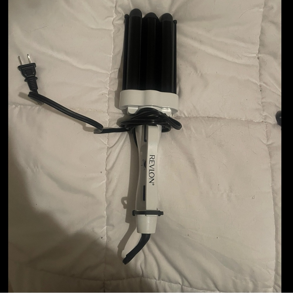 Revlon Crystal C Triple Barrel Jumbo Hair Waver Iron, White